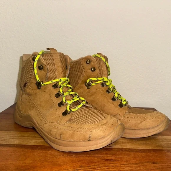 Rocket Dog Hiking Boots - Picture 2 of 5